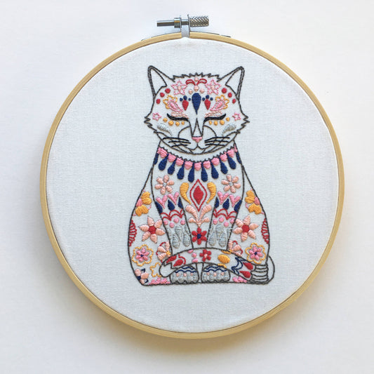 Cinnamon Stitching - Cat Embroidery Kit